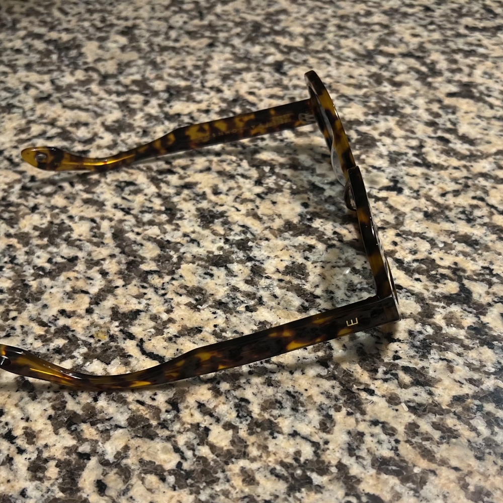 Elisa Johnson Jane Tortoise Shell Sunglasses - Picture 4 of 4